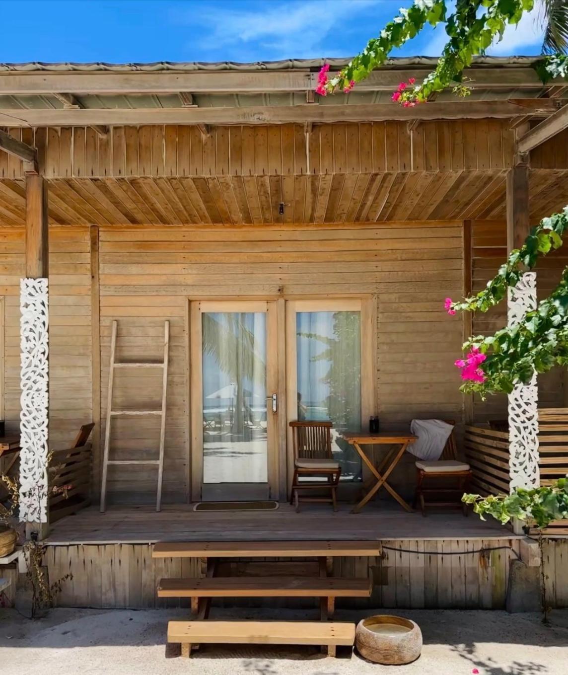 Met House Hotel Тулусдоо Екстериор снимка